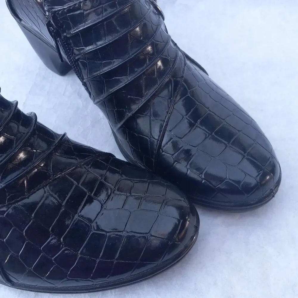 Easy Street Black Leather Side Zipper Slip On Low Heel Booties Size 6.5